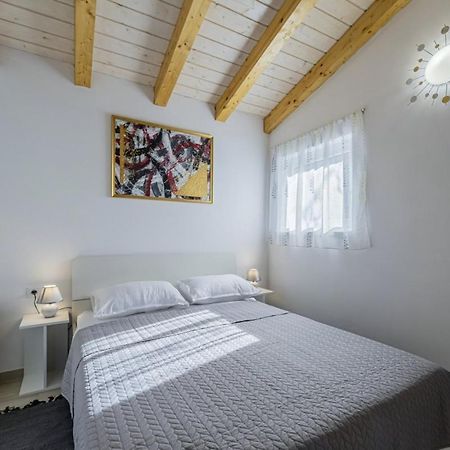 Modean In Pula - Haus Fuer 2-3 Personen Villa Kültér fotó