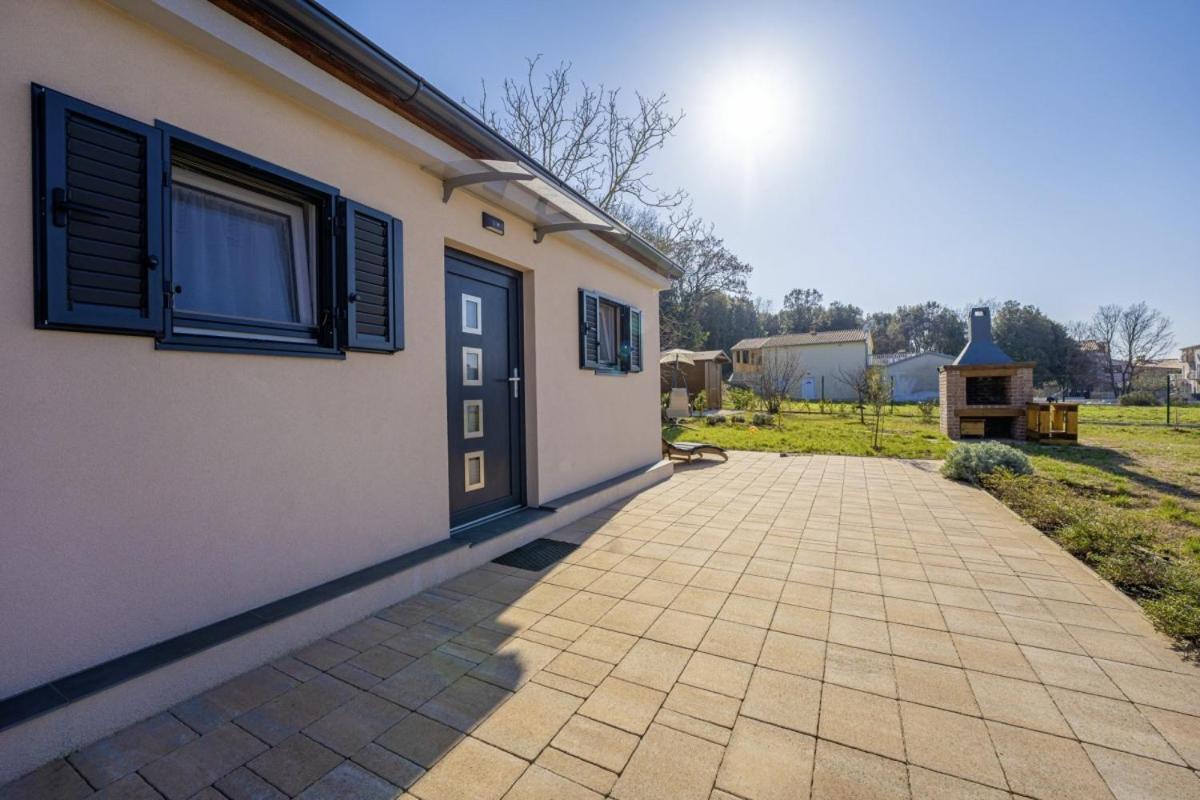 Modean In Pula - Haus Fuer 2-3 Personen Villa Kültér fotó