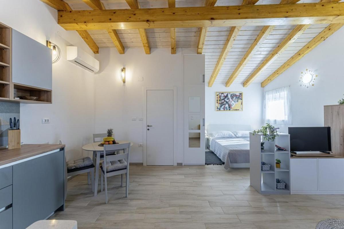 Modean In Pula - Haus Fuer 2-3 Personen Villa Kültér fotó