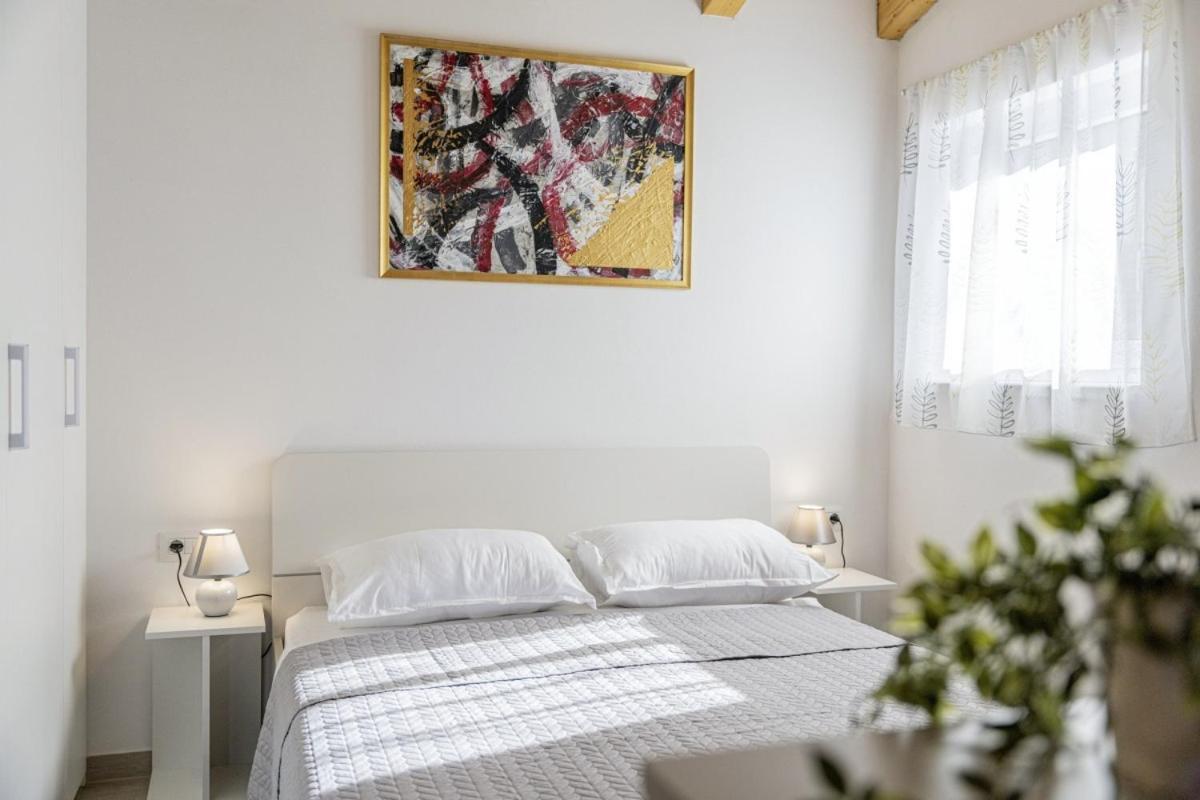 Modean In Pula - Haus Fuer 2-3 Personen Villa Kültér fotó