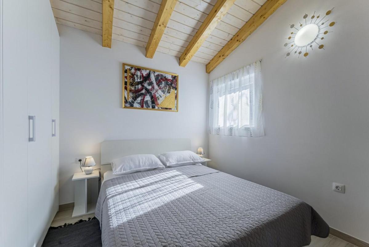 Modean In Pula - Haus Fuer 2-3 Personen Villa Kültér fotó
